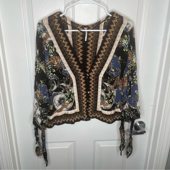 Free People Catch Me If You Can Cheetah/Leopard Novelty Print Art to Wear Top S - Picture 2 of 13